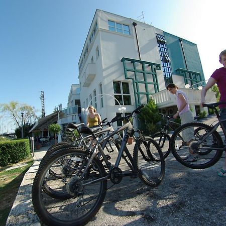 Hotel Sv. Mihovil Trilj エクステリア 写真