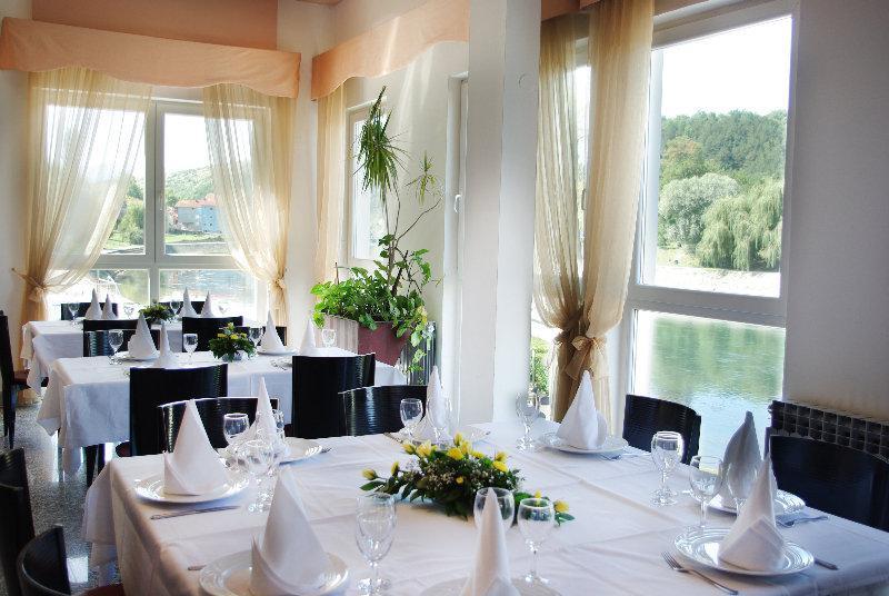 Hotel Sv. Mihovil Trilj エクステリア 写真