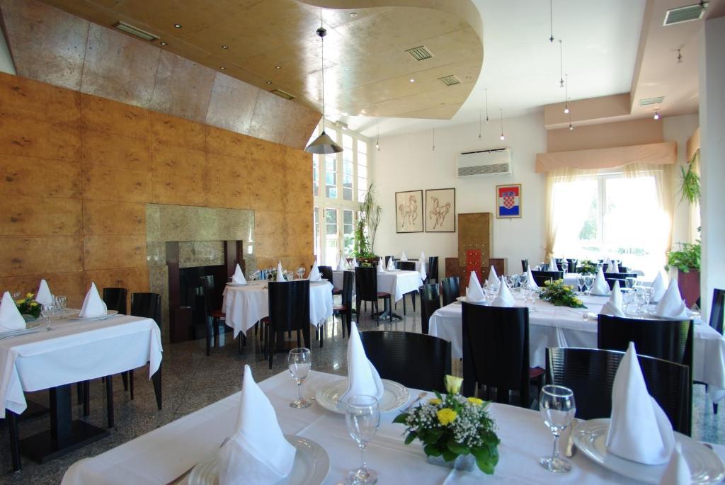 Hotel Sv. Mihovil Trilj 部屋 写真