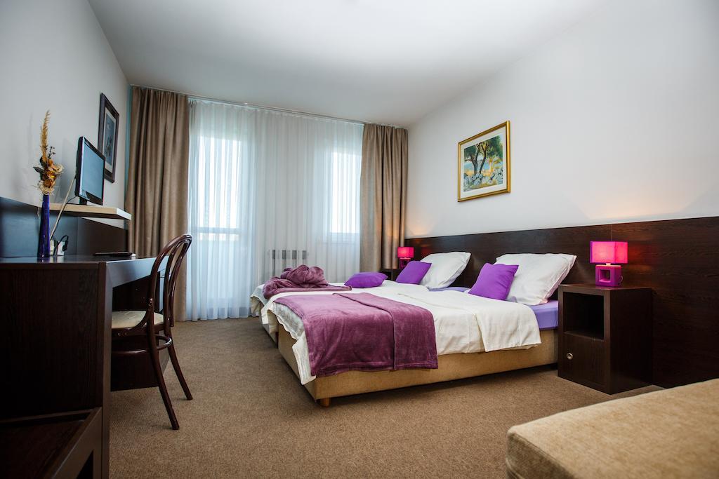 Hotel Sv. Mihovil Trilj エクステリア 写真